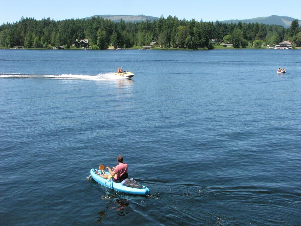 Shawnigan Lake Bed And Breakfast Exterior photo