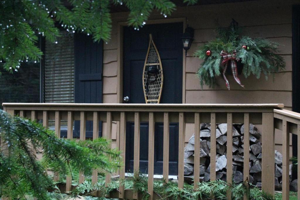 Shawnigan Lake Bed And Breakfast Exterior photo